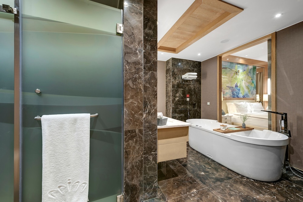 Private spa tub