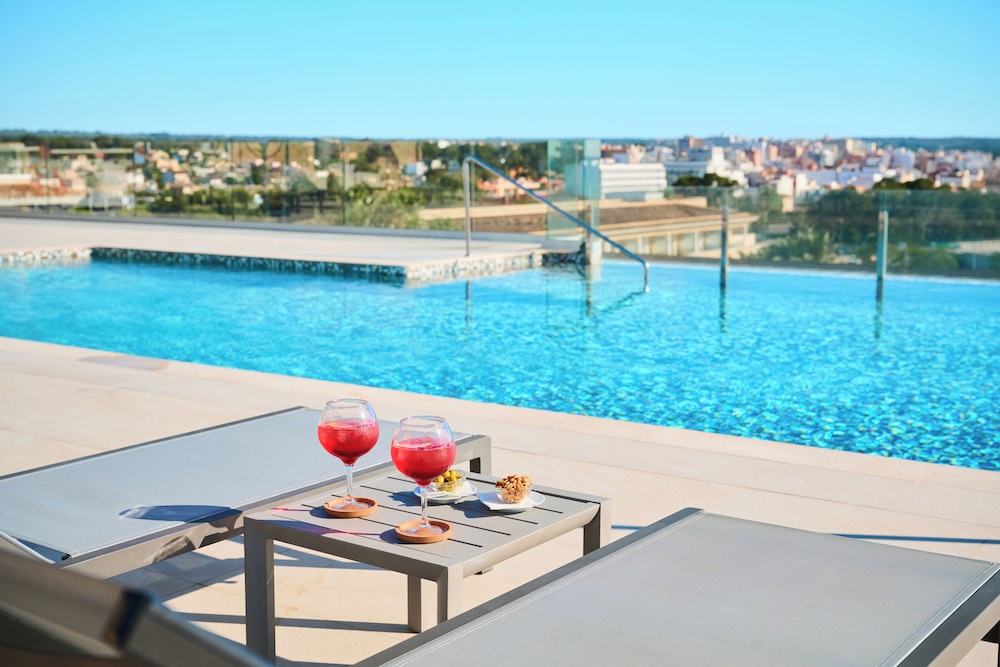 Poolside bar