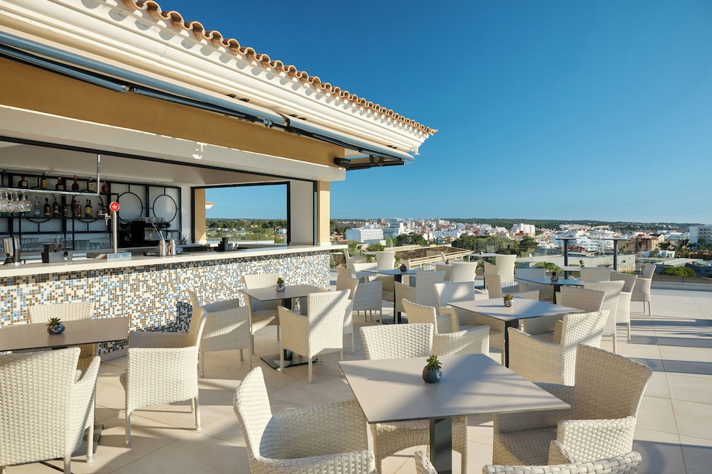 Poolside bar
