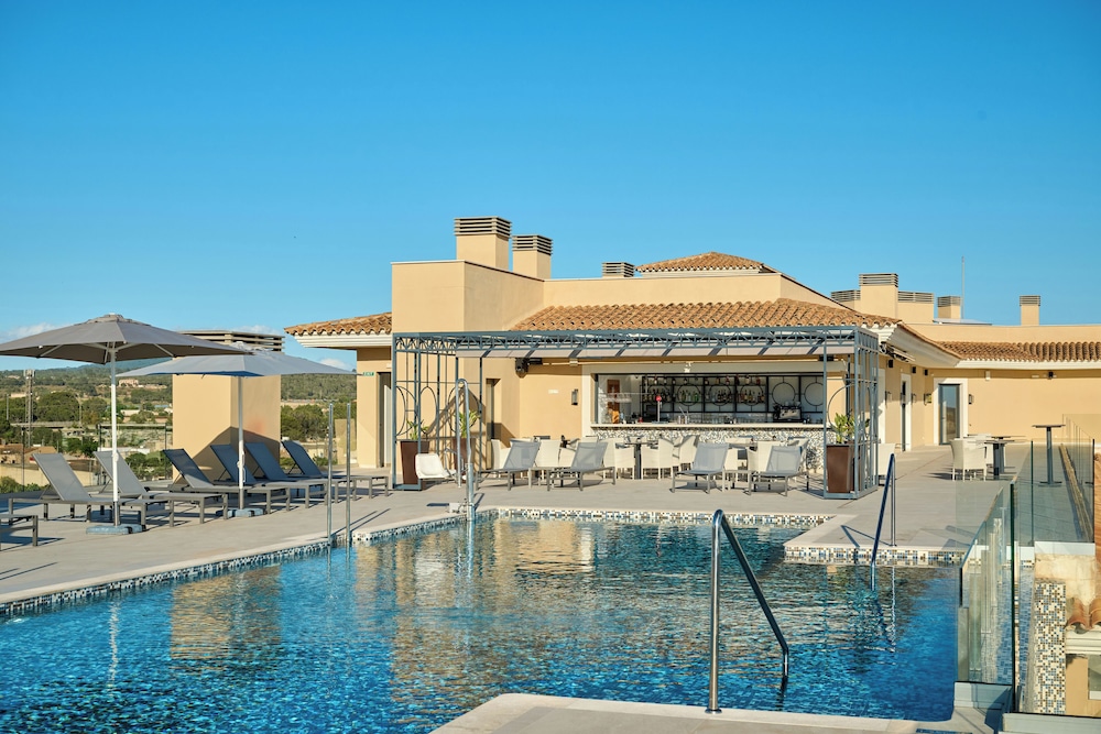 Poolside bar