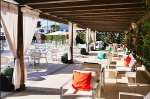 thumbnail: Poolside bar