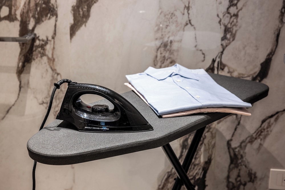 Iron/ironing board
