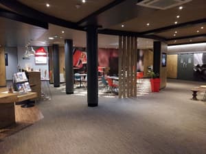 thumbnail: Bar (on property)