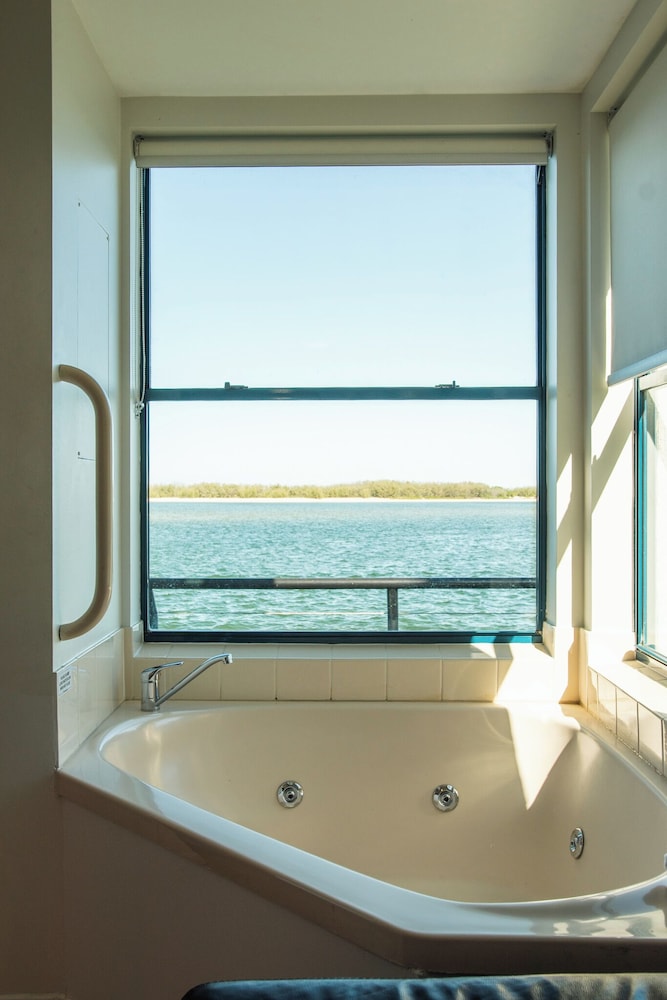Private spa tub