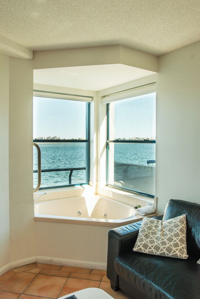 Private spa tub