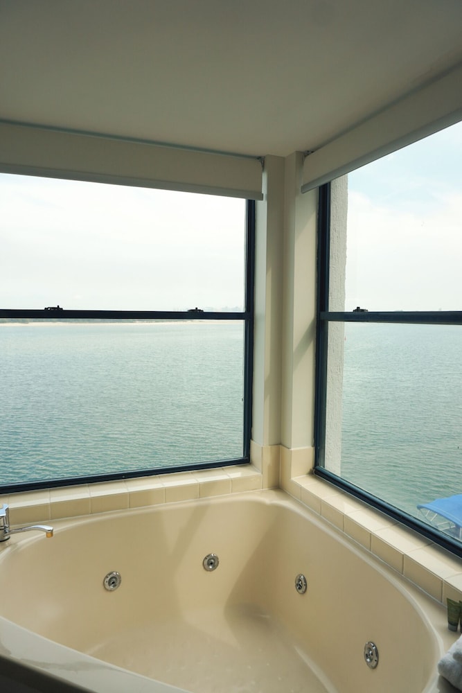 Private spa tub