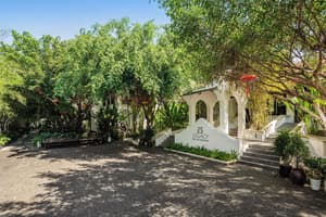 thumbnail: Property entrance