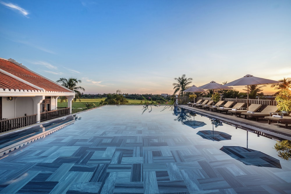 Infinity pool