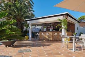 thumbnail: Bar (on property)