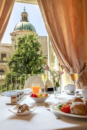 thumbnail: Breakfast area