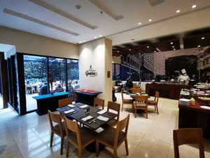 thumbnail: Restaurant