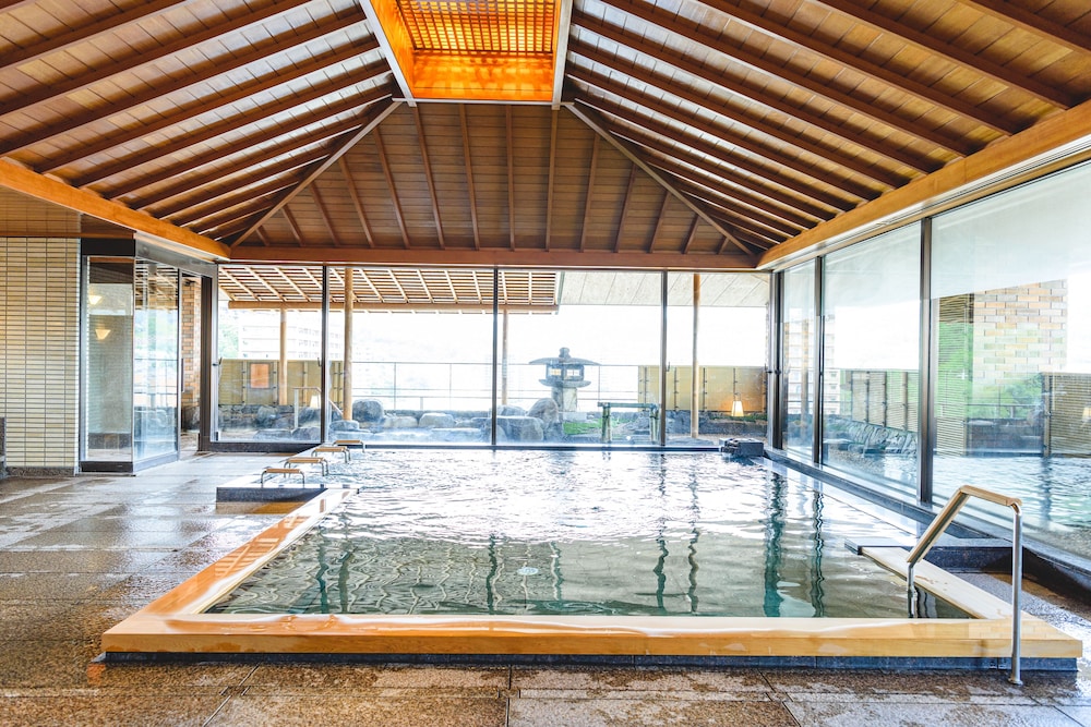 Indoor spa tub