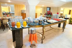 thumbnail: Breakfast area