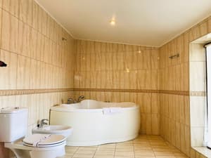 thumbnail: Jetted tub
