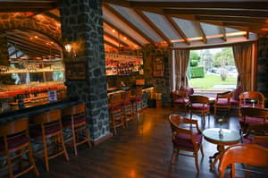 thumbnail: Bar (on property)