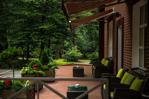 thumbnail: Exterior