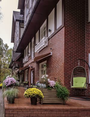 thumbnail: Front of property