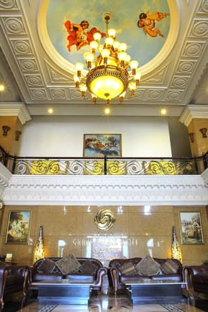 thumbnail: Lobby sitting area