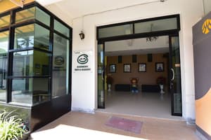 thumbnail: Front of property