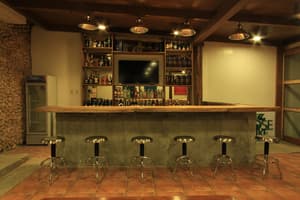 thumbnail: Bar (on property)