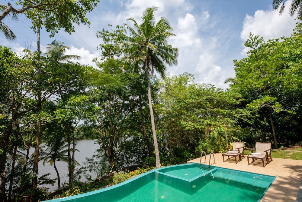 Infinity pool