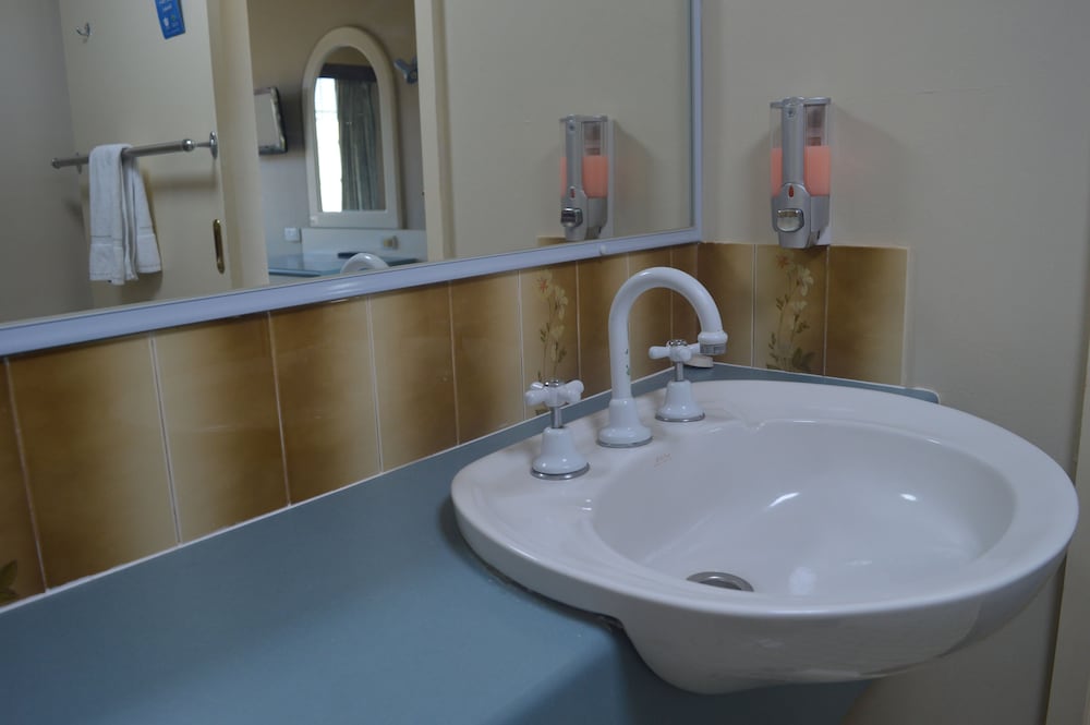 Bathroom sink