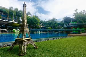 thumbnail: Poolside bar
