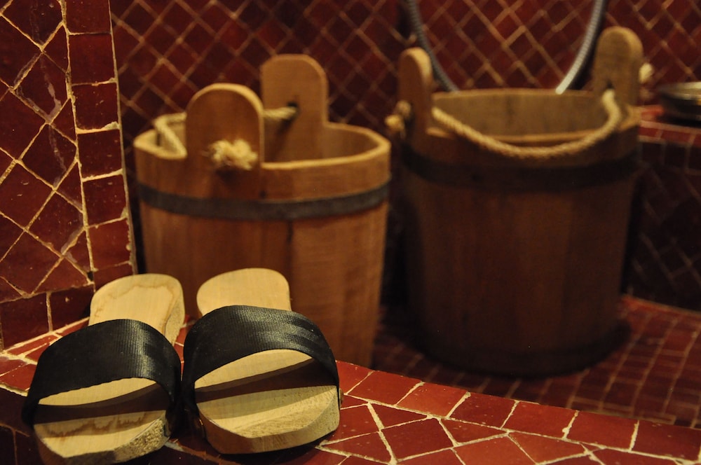 Bathroom amenities