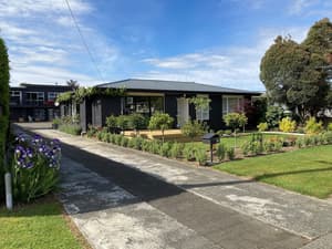 thumbnail: Front of property