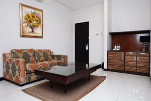 thumbnail: In-room dining