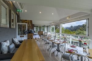 thumbnail: Breakfast area