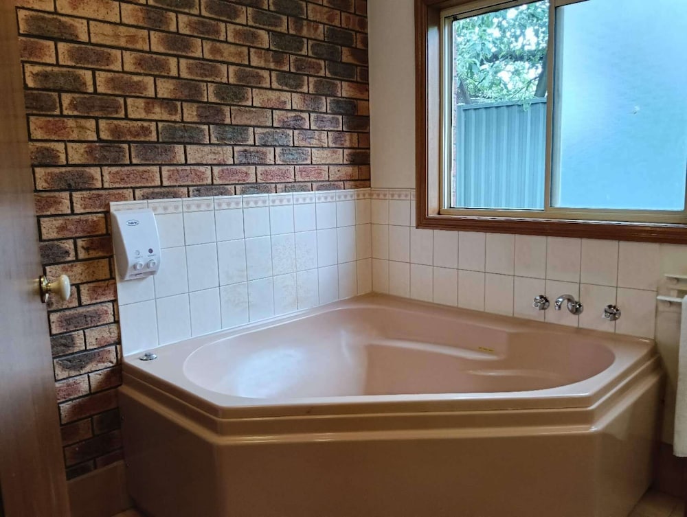 Private spa tub