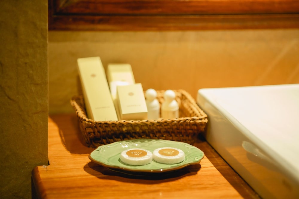 Bathroom amenities