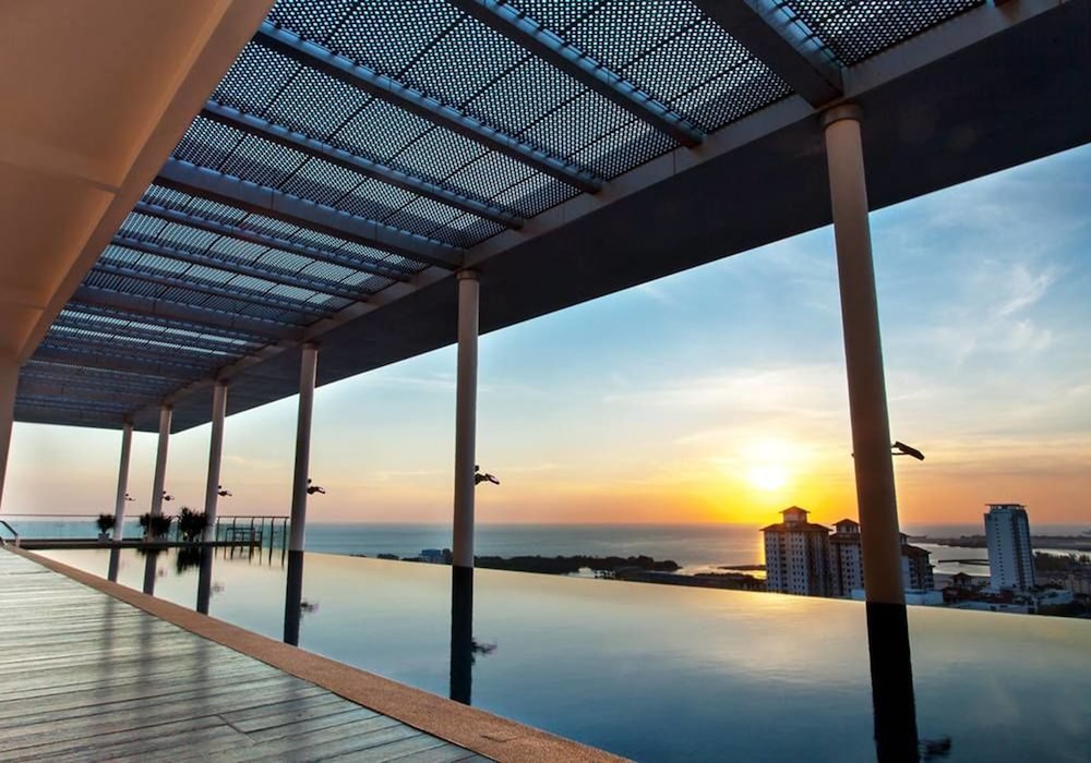 Infinity pool
