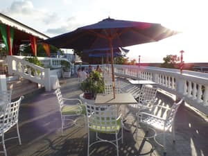 thumbnail: Outdoor dining