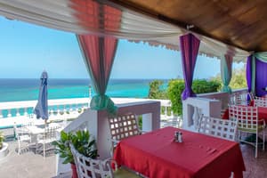 thumbnail: Outdoor dining