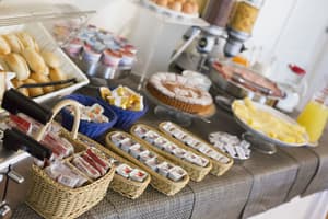 thumbnail: Breakfast area