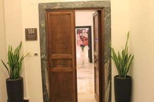 thumbnail: Interior entrance