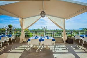 thumbnail: Outdoor dining