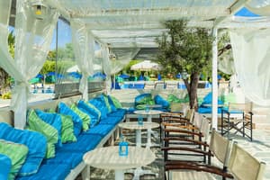 thumbnail: Poolside bar