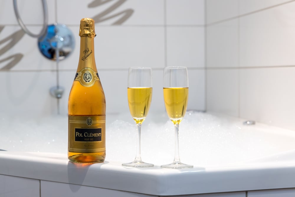 Jetted tub