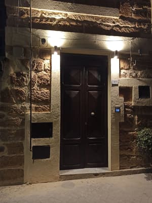 thumbnail: Front of property
