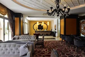 thumbnail: Lobby sitting area