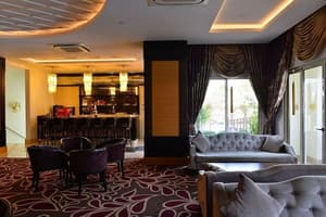 thumbnail: Lobby sitting area
