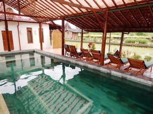thumbnail: Front of property