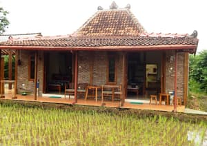 thumbnail: Front of property