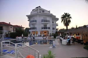 thumbnail: Outdoor dining