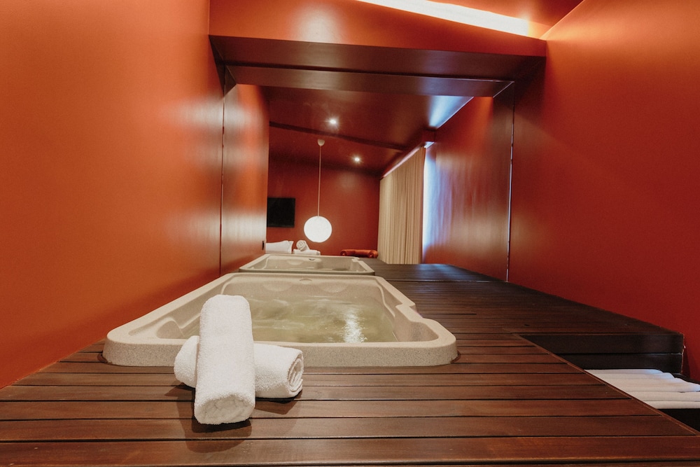 Private spa tub