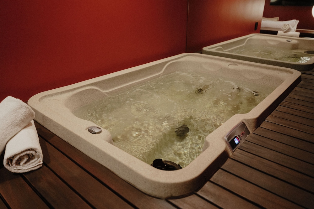 Private spa tub