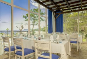 thumbnail: Restaurant